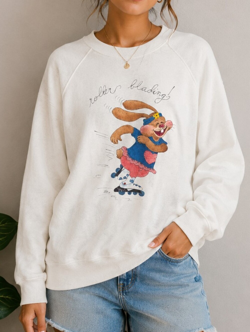 V I N T A G E:: Lee Cotton Blend Custom White Sweatshirt Roller Blading Bunny